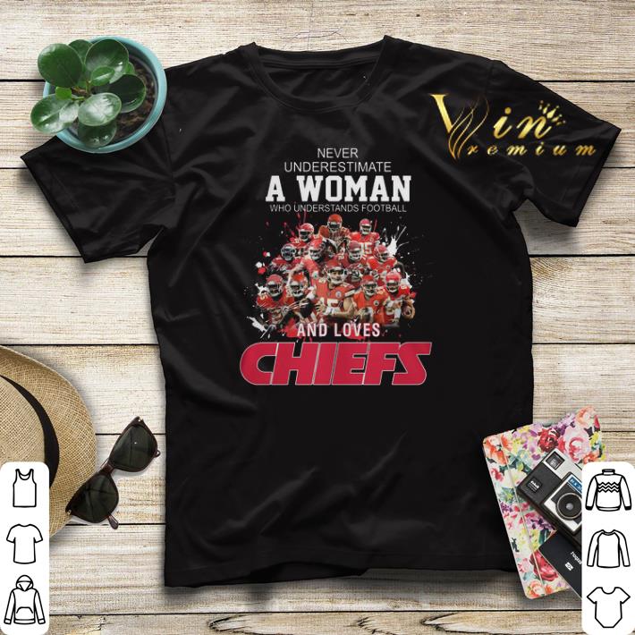 Never underestimate a woman who signatures Kansas City Chiefs shirt sweater 4 - Never underestimate a woman who signatures Kansas City Chiefs shirt sweater