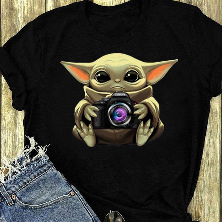 Premium Star Wars Baby Yoda Hug Camera shirt 4 - Premium Star Wars Baby Yoda Hug Camera shirt