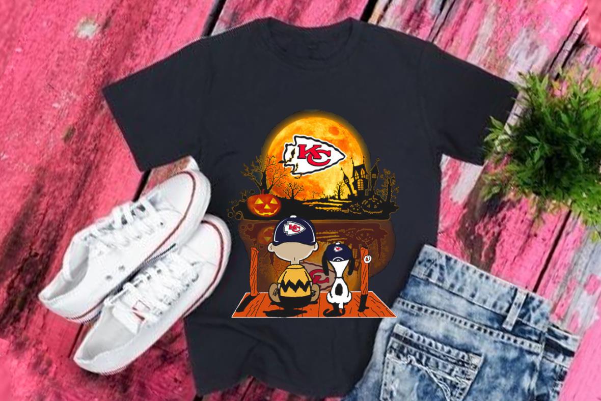 Vintage Charlie Brown And Snoopy Watching Kansas City Moon Halloween Shirt, Snoopy See Kansas City Shirt