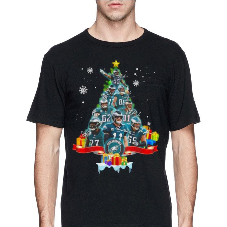 Christmas tree team players signatures Philadelphia Eagles shirt 12 Christmas tree team players signatures Philadelphia Eagles shirt