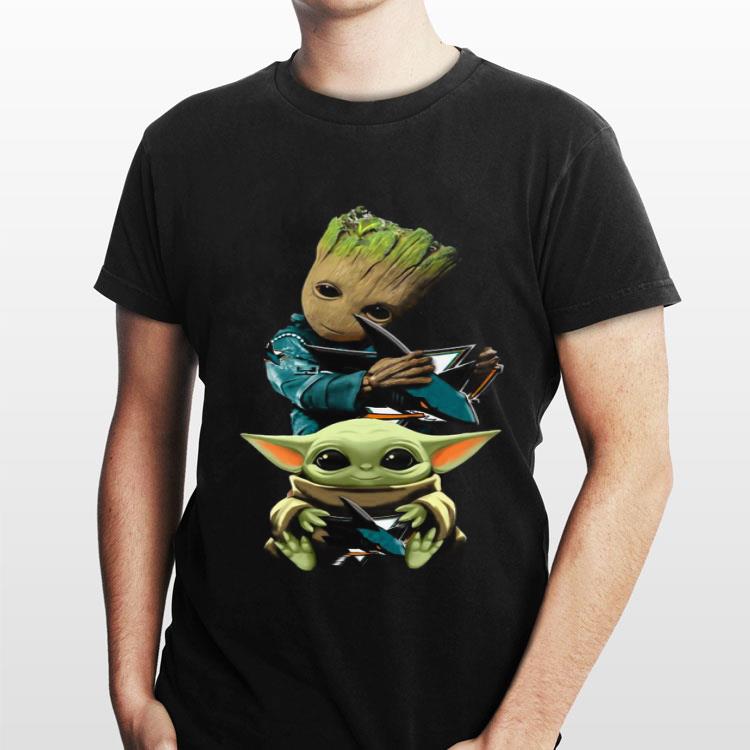Baby Yoda and Baby Groot hug San Jose Sharks shirt 2 Baby Yoda and Baby Groot hug San Jose Sharks shirt 2