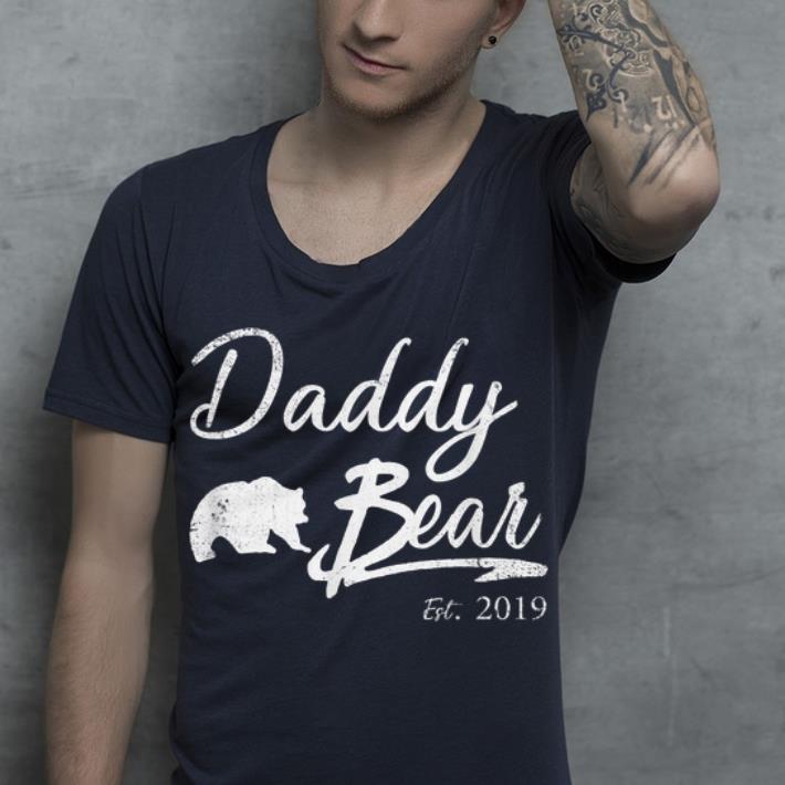 https://cdn.gifteeshirt.com/dianshirts/2019/05/Daddy-Bear-Est-2019-Gift-For-Father-Day-shirt_4.jpg