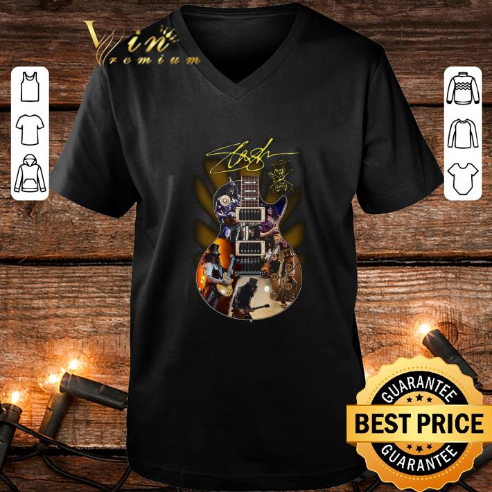 Slash Guitarist signatures Guns N 'Roses shirt