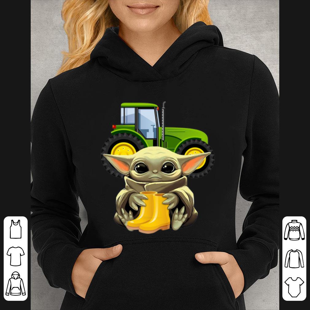 Great Star Wars Baby Yoda Hug Farmer shirt