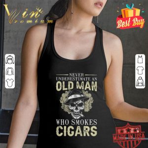 Skull never underestimate an old man who smokes cigars shirt