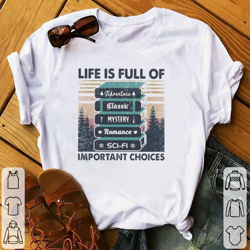 Funny Ne jamais sous-estimer une vieille femme avec un livre sunset shirt