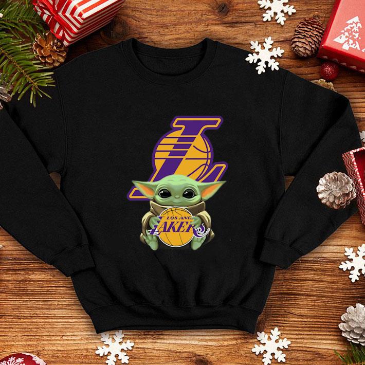 Baby Yoda hug Los Angeles Lakers Star Wars Mandalorian shirt 4 - Baby Yoda hug Los Angeles Lakers Star Wars Mandalorian shirt