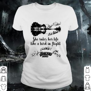 Pretty She Rules Her Life Like A Bird In Flight Fleetwood Mac Signature shirt 1