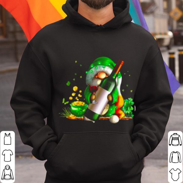Top St Patrick Gnome Hug Wine shirt