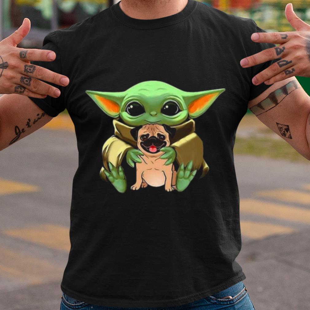 Top Baby Yoda Hug Pug Dog shirt Top Baby Yoda Hug Pug Dog shirt