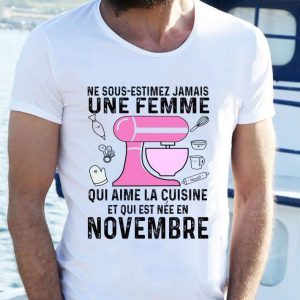 Official Ne Sous-estimez Jamais Une Femme Qui Aime La Cuisine Et Qui Est Nee En Novembre shirt 1