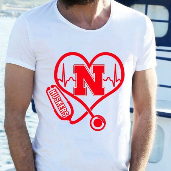 Premium Love Nebraska Cornhuskers Stethoscope Heartbeat nurse shirt