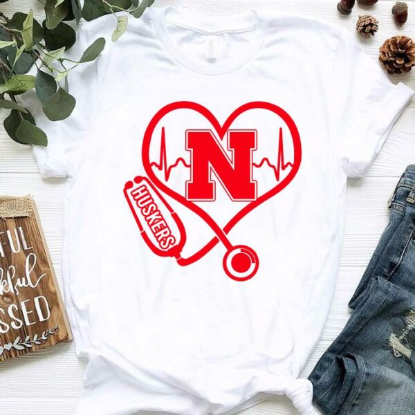 Premium Love Nebraska Cornhuskers Stethoscope Heartbeat nurse shirt