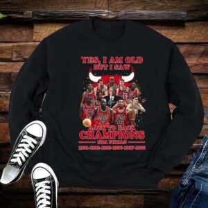 Chicago Bulls Shirt, Yes I Am Old But I Saw Chicago Bulls Basketball Teams Back To Back Champions NBA Finals Shirt