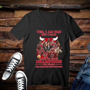 Chicago Bulls Shirt, Yes I Am Old But I Saw Chicago Bulls Basketball Teams Back To Back Champions NBA Finals Shirt 3