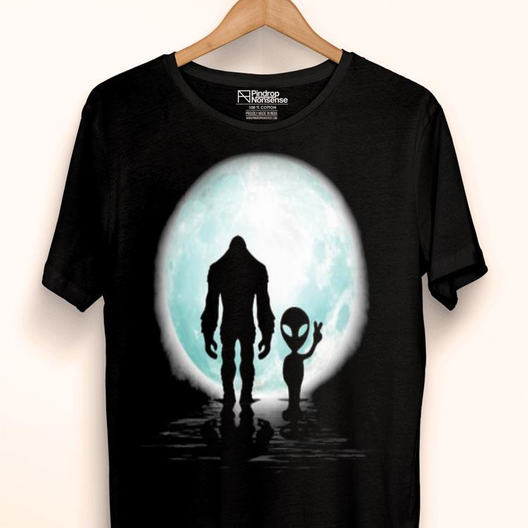 Bigfoot And Alien Under The Moon Shirt