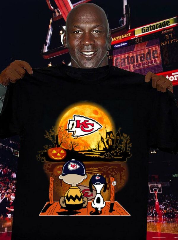 Hot The Peanuts Charlie Brown Snoopy Kansas City Chiefs Halloween Shirt