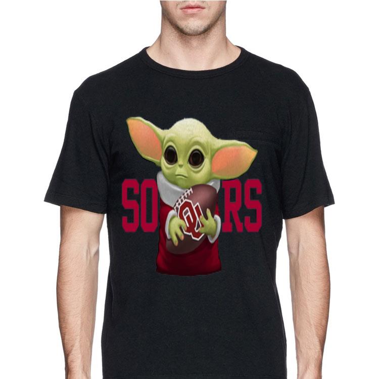 Baby Yoda Hug Oklahoma Sooners shirt