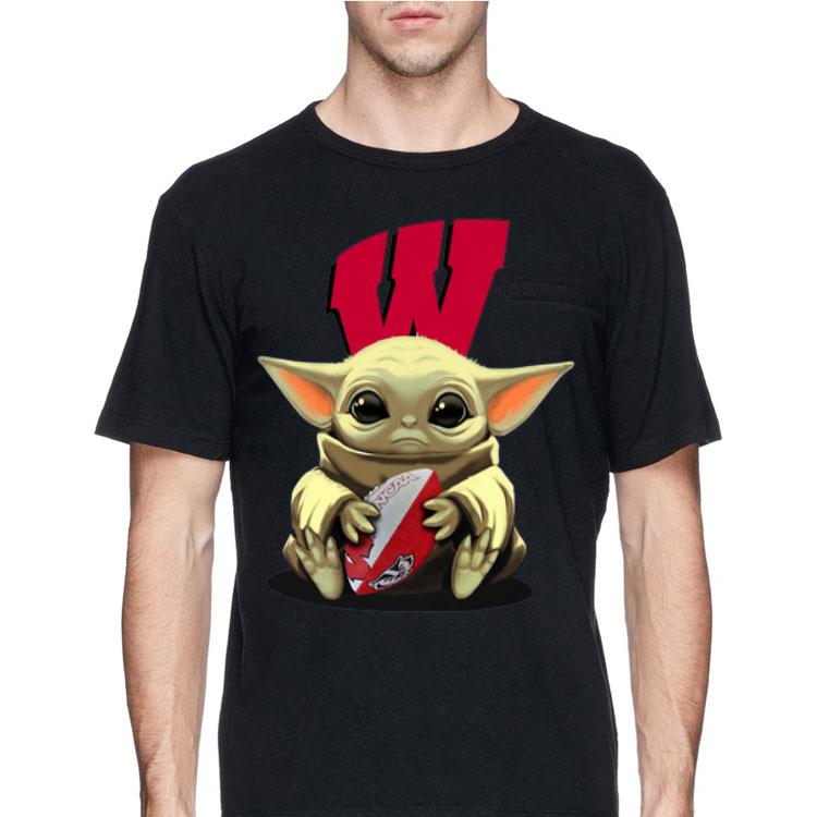 Baby Yoda Hug Wisconsin Badgers shirt