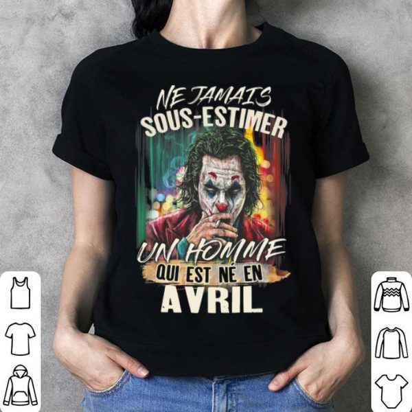 Joker Smoking Ne Jamais Sous-Estimer Un Homme Qui Est Ne En Avril shirt