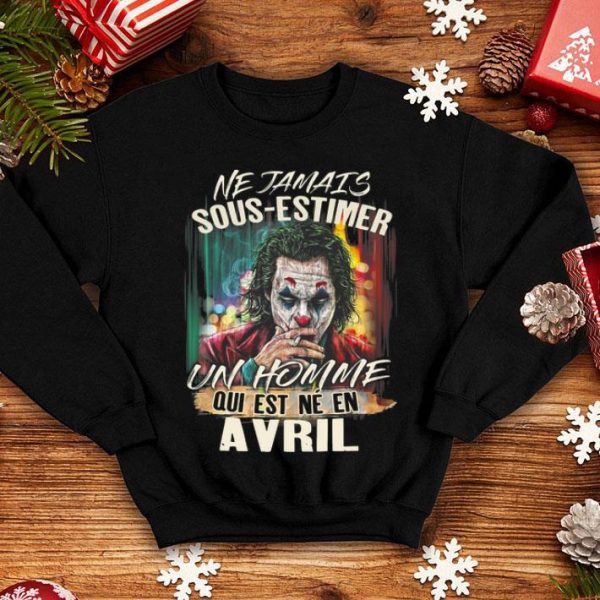 Joker Smoking Ne Jamais Sous-Estimer Un Homme Qui Est Ne En Avril shirt