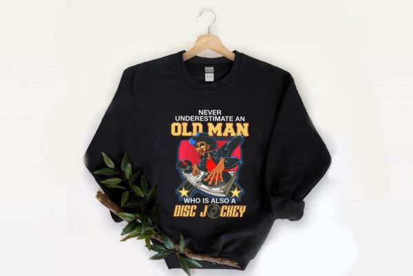 Great Also A Disc Shirt, Never Underestimate An Old Man Who Is Also A Disc Jockey Shirt 2