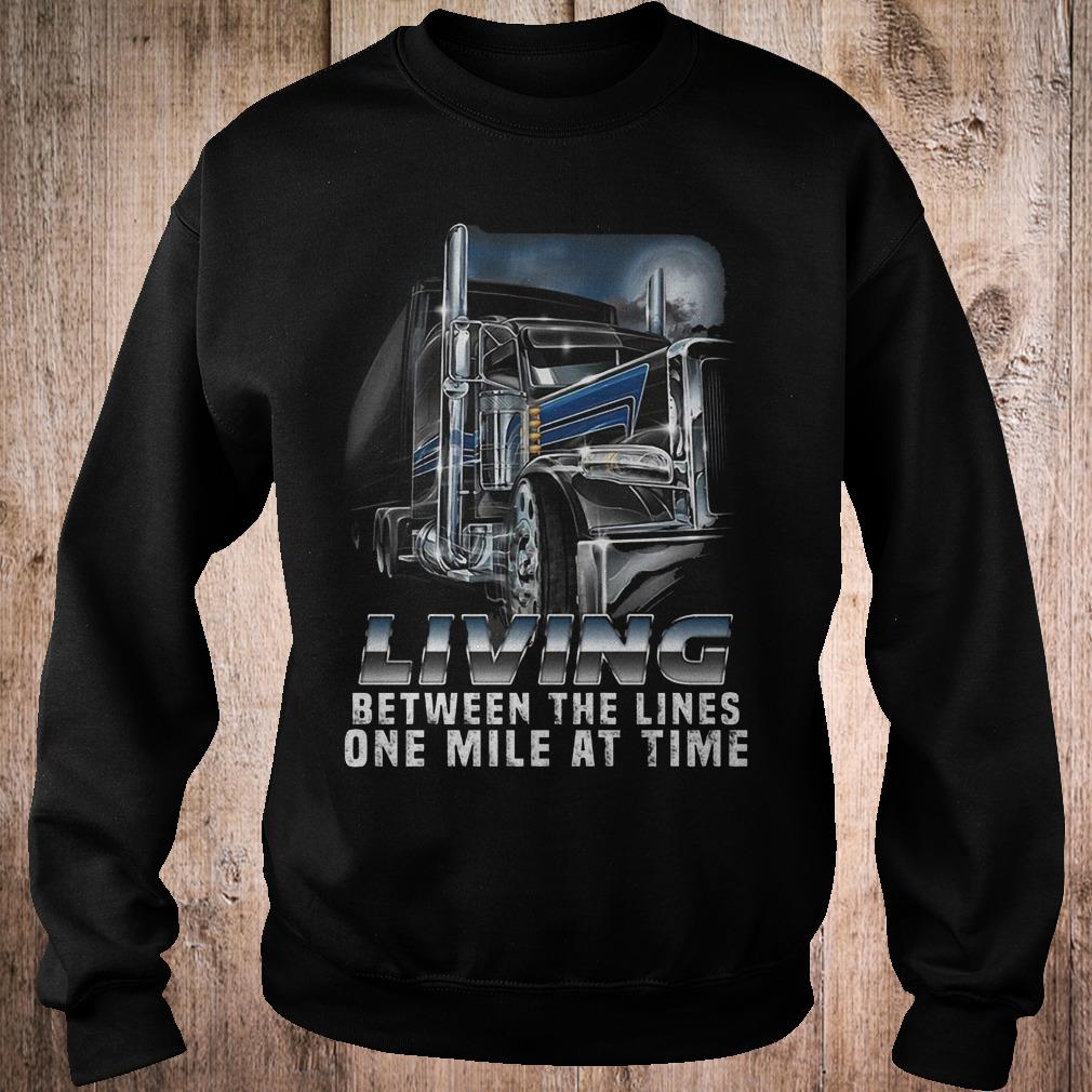 Living between the lines one mile at time shirt Sweatshirt Unisex
