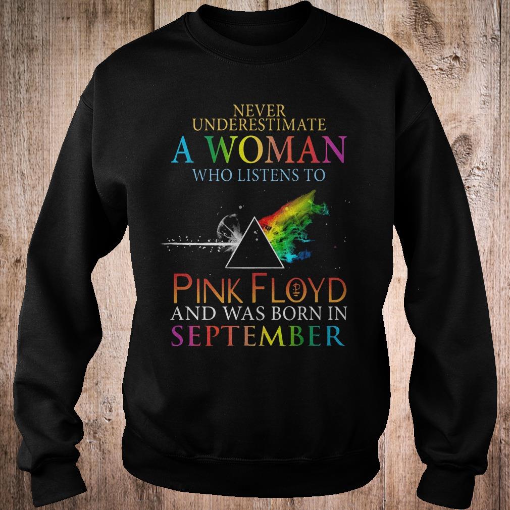 Never underestimate a woman who listens to pink Floyd september shirt Sweatshirt Unisex