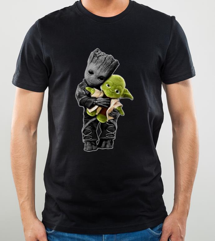 Awesome Baby Groot hugging Baby Yoda shirt