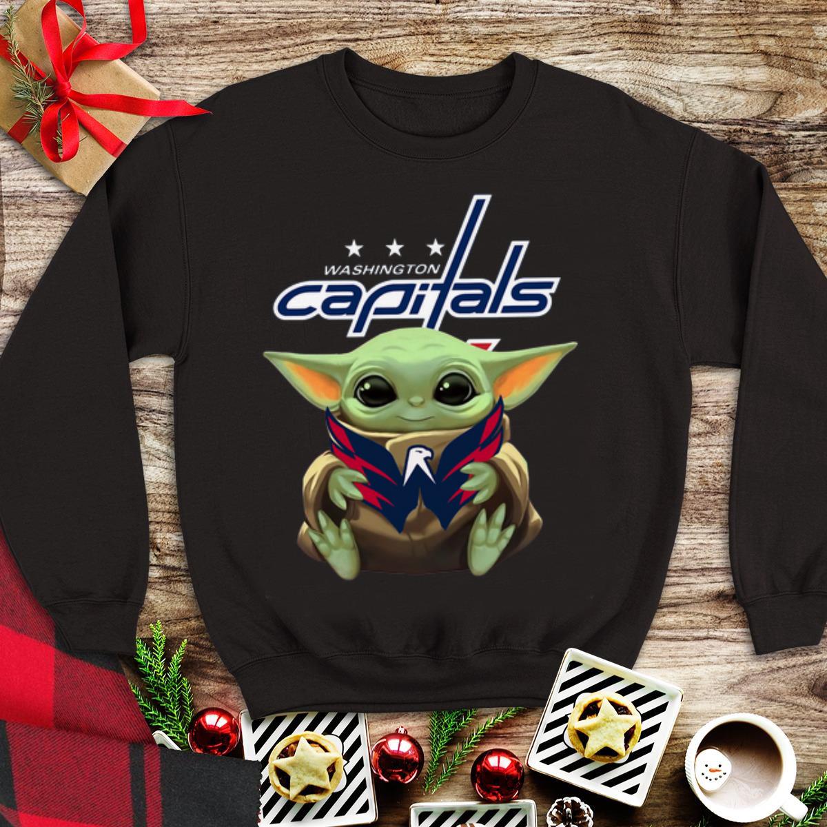 Awesome Baby Yoda Hug Washington Capitals shirt