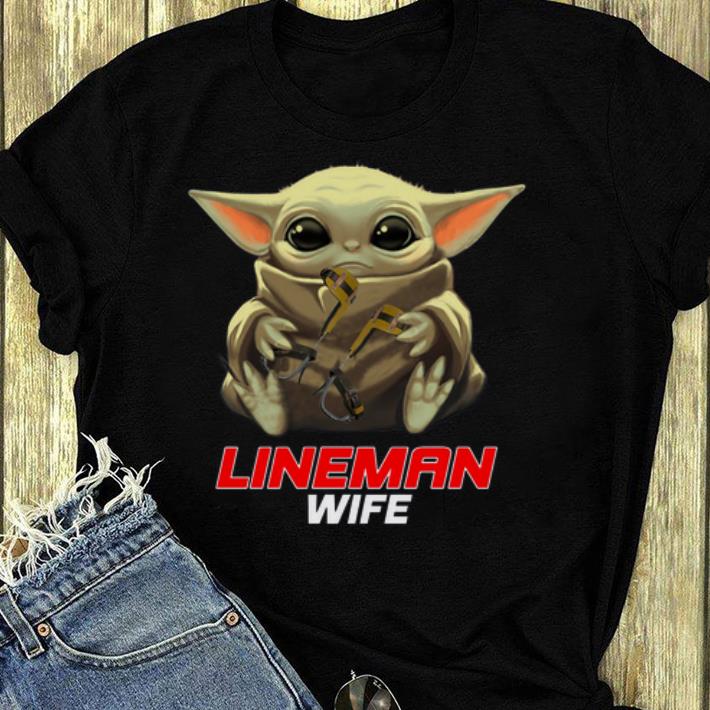 Pretty Baby Yoda Hug Lineman Wife shirt