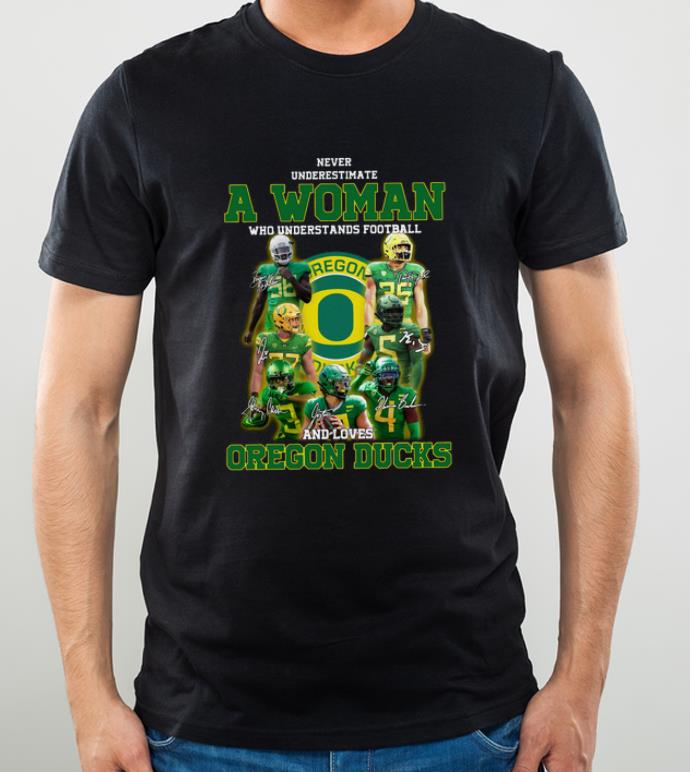 Pretty Never underestimate a woman who understands who understands football and loves Oregon Ducks shirt
