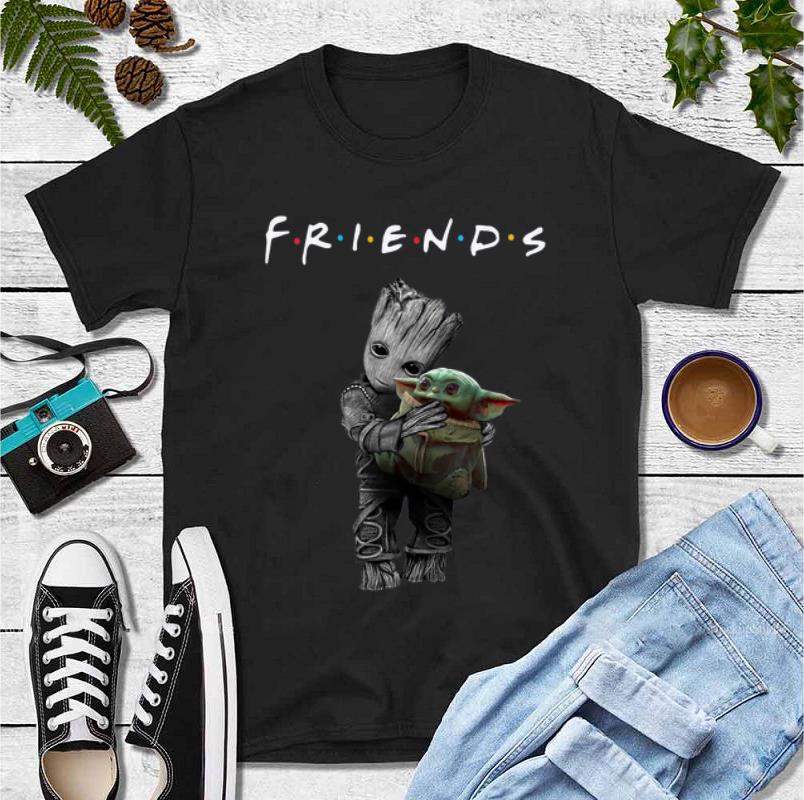 Top Baby Groot Hug Baby Yoda Friends shirt