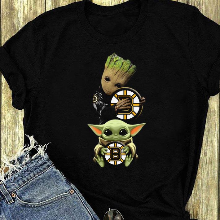 Top Baby Yoda and Baby Groot hug Boston Bruins shirt