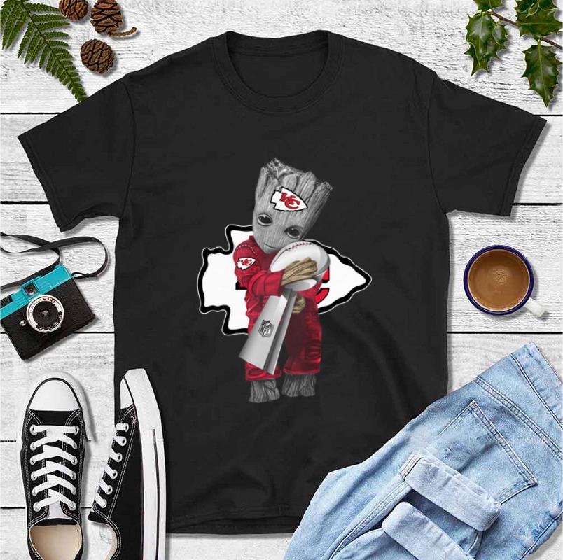 Hot Baby Groot Hug Kansas City Chiefs Super Bowl shirt