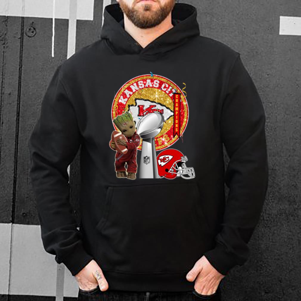Nice Baby Groot Hug Footbal Kansas City Chiefs Super Bowl Champions shirt