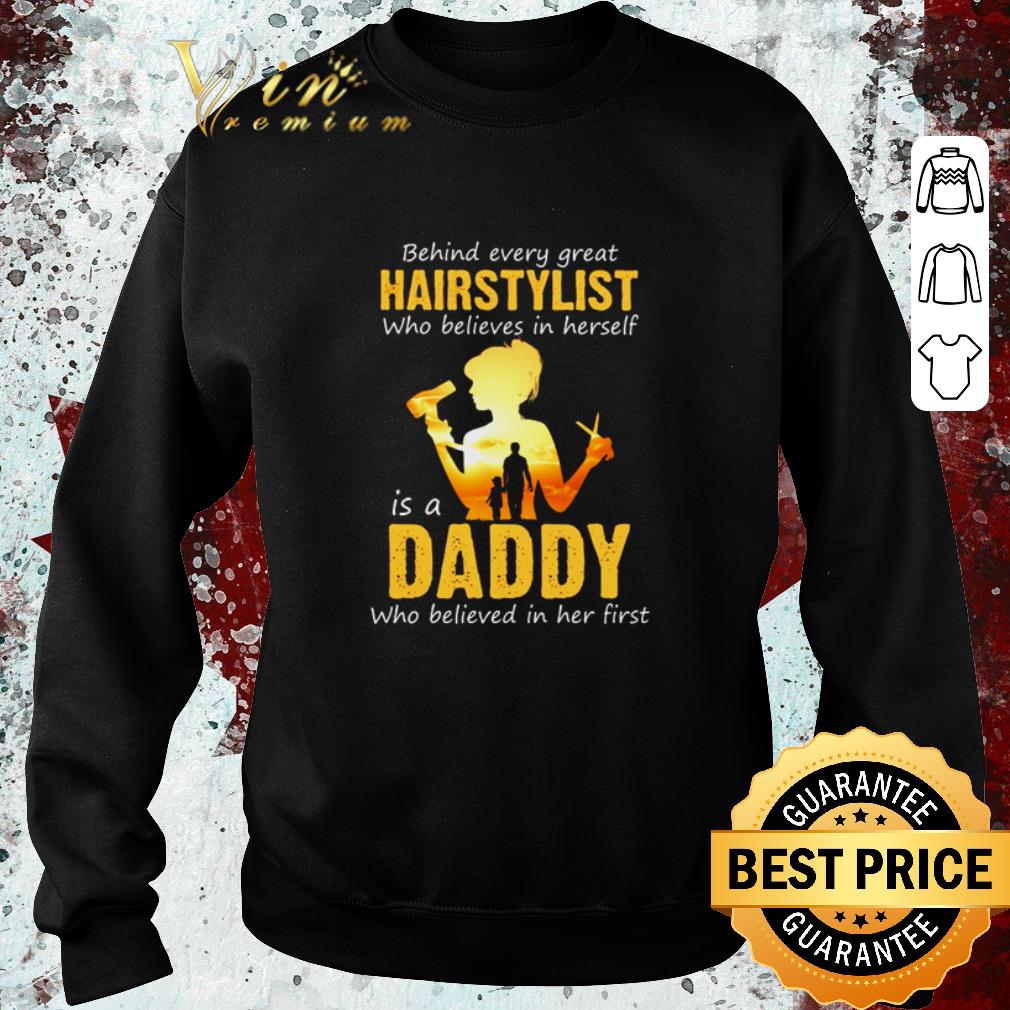Awesome Behind every great hairstylist who believes in herself is a daddy shirt
