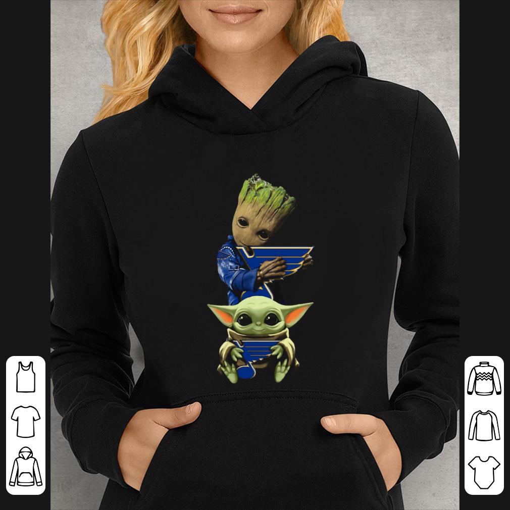 Awesome Baby Yoda and Baby Groot hug St. Louis Blues shirt