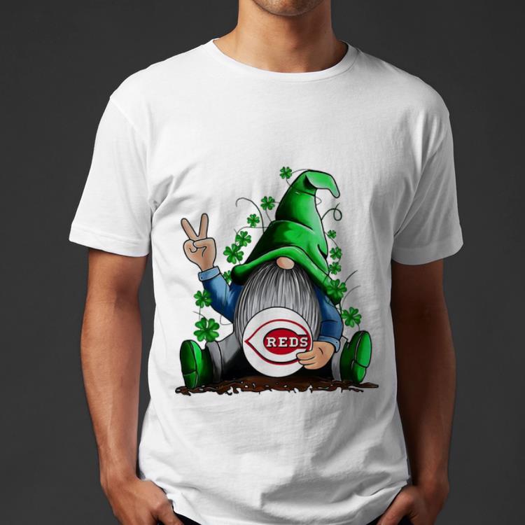 Official Gnomes Hug Reds De Cincinnati Baseball Shamrock shirt 4 - Official Gnomes Hug Reds De Cincinnati Baseball Shamrock shirt