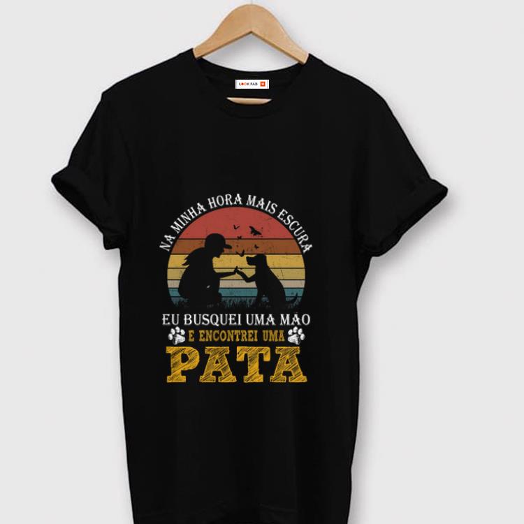 Official Pata Vintage Na Minha Hora Mais Escura E Encontrei Uma shirt 1 - Official Pata Vintage Na Minha Hora Mais Escura E Encontrei Uma shirt