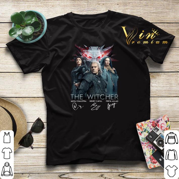 The Witcher Anya Chalotra Henry Cavill Freya Allan autographed shirt sweater 4 - The Witcher Anya Chalotra Henry Cavill Freya Allan autographed shirt sweater