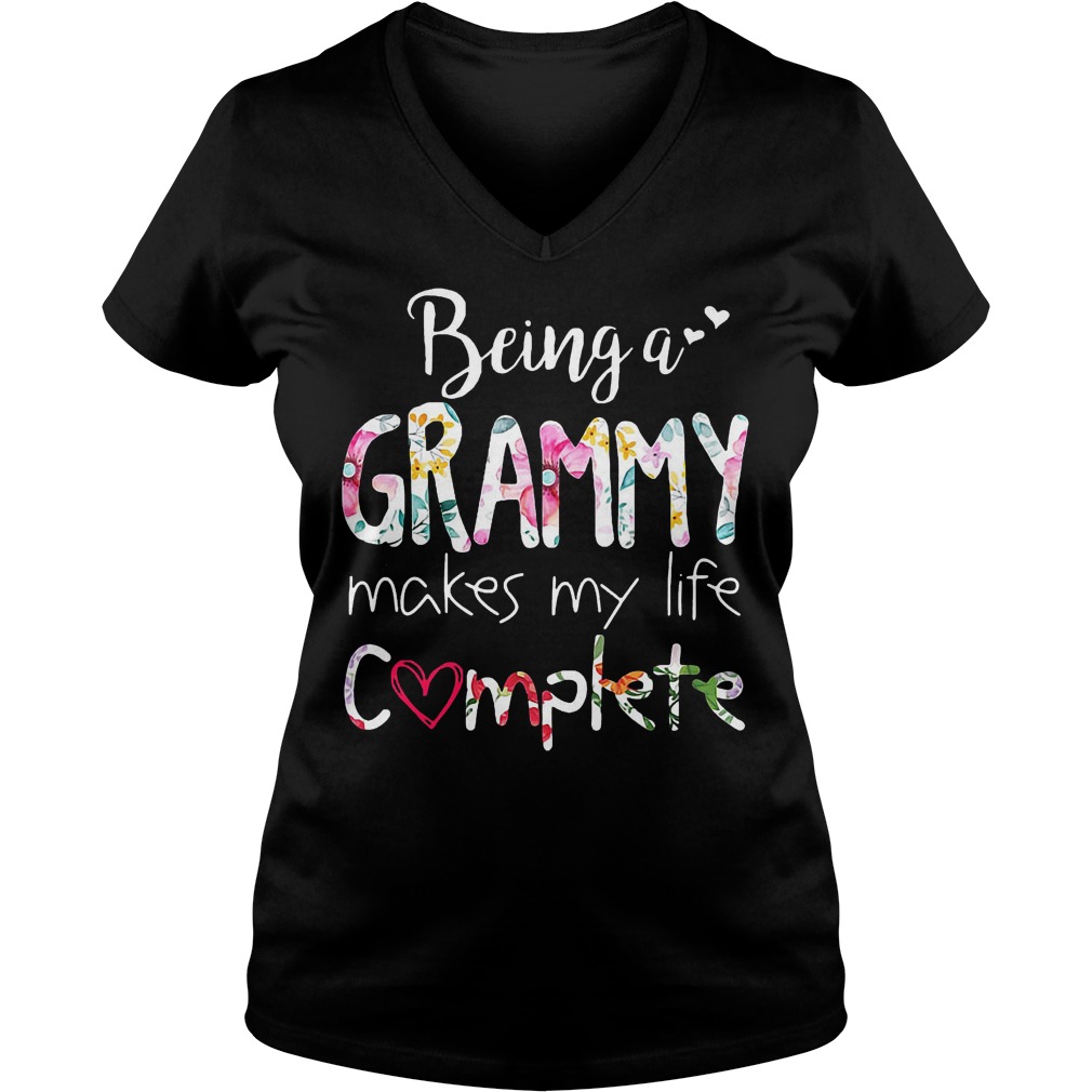 A Grammy Makes Life Complete T-Shirt Ladies V-Neck