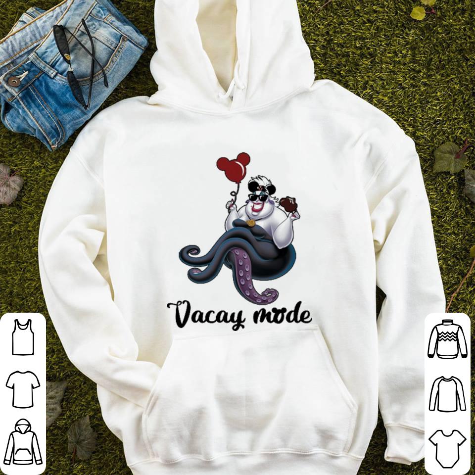 Ursula vacay mode cream and balloons Mickey Mouse shirt