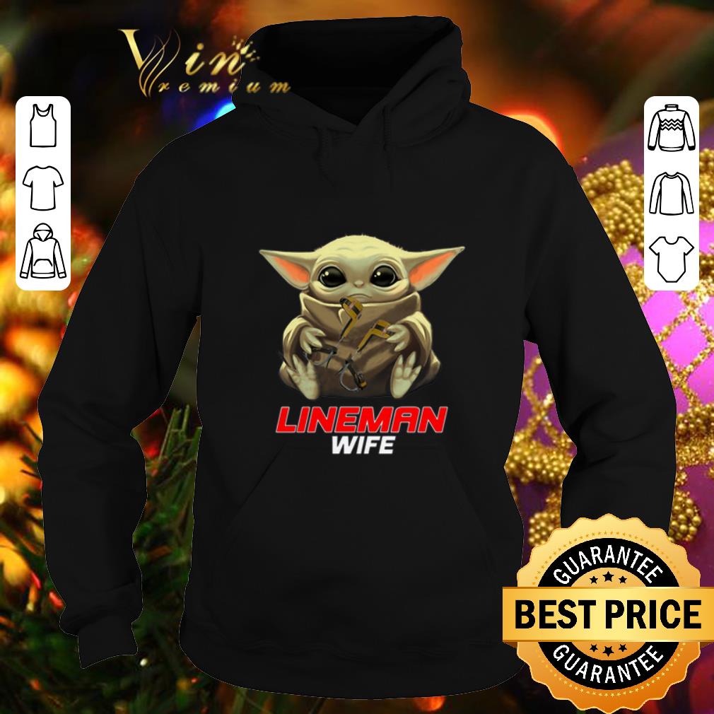 Funny Baby Yoda hug Lineman Wife Star Wars Mandalorian shirt