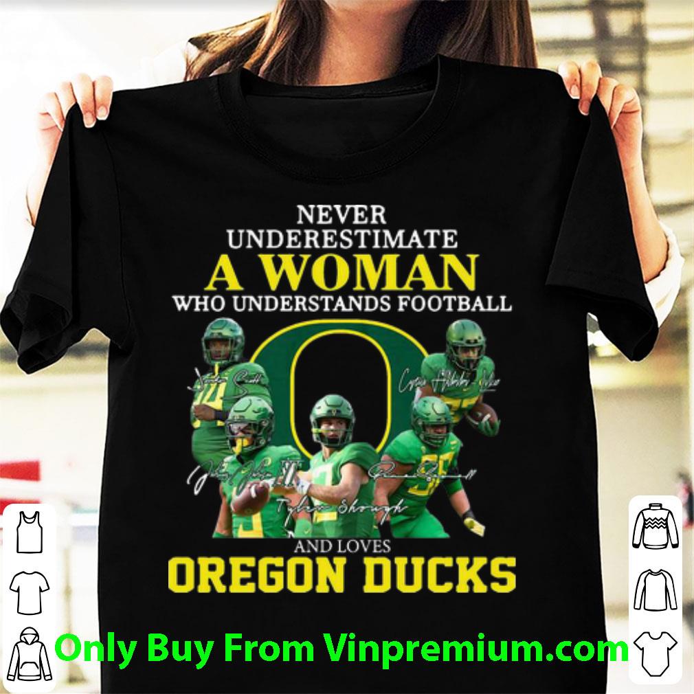 Great Never Underestimate A Woman Who Understands Football And Loves Oregon Ducks shirt