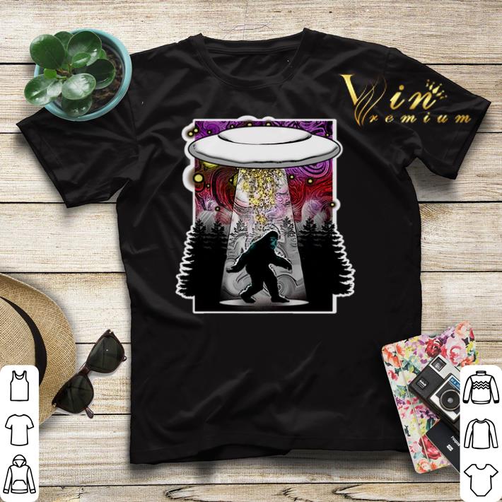 Bigfoot UFO Extraterrestrial Flying Saucer Sasquatch Abduction shirt sweater 4 - Bigfoot UFO Extraterrestrial Flying Saucer Sasquatch Abduction shirt sweater