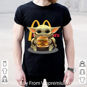 Premium Star Wars Baby Yoda Hug Hamburguesa McDonald’s shirt