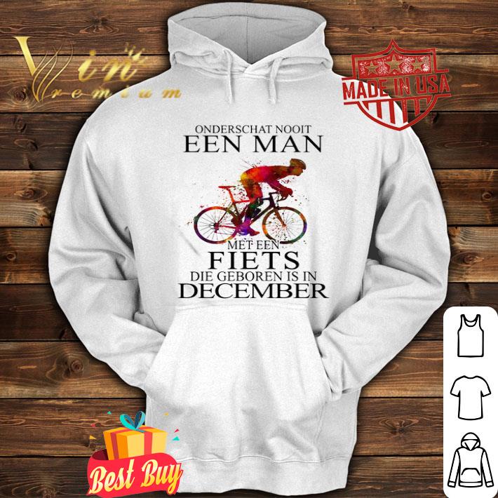 Onderschat Nooit Een Man Met Een Fiets Die Geboren Is In December shirt ...