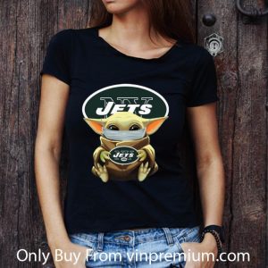 Pretty Star Wars Baby Yoda Face Mask Hug New York Jets shirt 2 Pretty Star Wars Baby Yoda Face Mask Hug New York Jets shirt 2