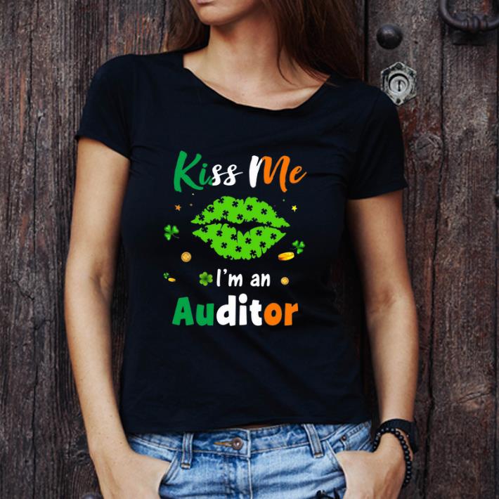Awesome Shamrock Lips Kiss Me I’m Auditor St Patrick’s Day shirt